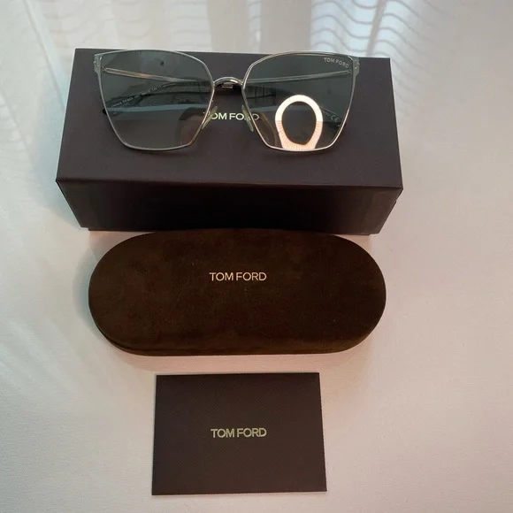 Tom Ford Helena TF653 18C Sunglasses Tom Ford Helena TF653 18C Sunglasses main image 3